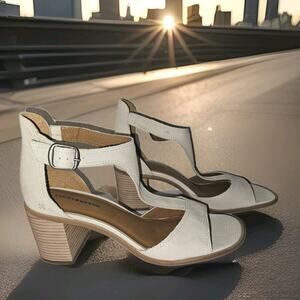 NWOB Lucky Brand Sabeni T-strap Leather Block Heel Sandals Ivory Size 11